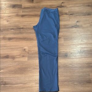 RHONE Men's Slim Fit Flat Front Straight Leg Commuter Stretch Pants. Size 33x32